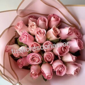 Bouquete de 24 rosas hermosas.