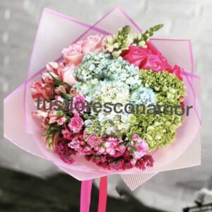 Ramo explosivo de flores