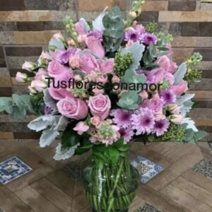 Hermoso arreglo de rosas