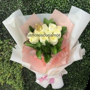 Ramo de rosas inglesas con corona