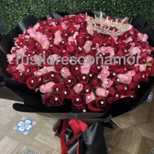 Ramo de rosas buchon con corona