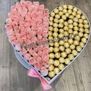 Corazon grande de rosas y chocolates
