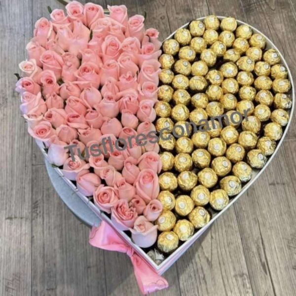 Corazon grande de rosas y chocolates