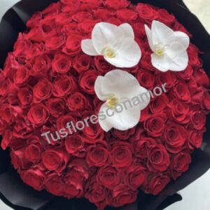 Ramo de rosas con orquidea